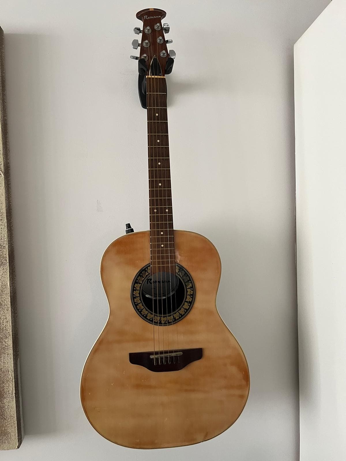 Guitare Roman (style Ovation)